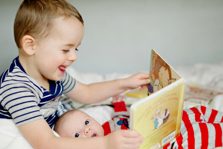 5 Simple Tips to Prepare Older Siblings for Twins....and What to Expect!